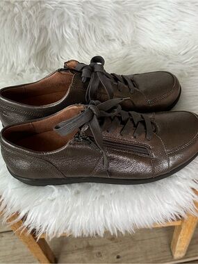 Vionic Women's Metallic Brown Lace-Up Sneakers